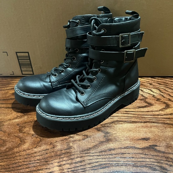 XOXO Womens Hailee Ankle Boot Combat Black 7 XO222590 - Picture 2 of 8